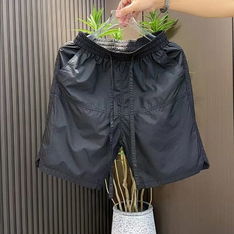 กางเกงลำลองผู้ชายผ้าบางระบายอากาศทรงหลวมใส่สบายสำหรับเล่นกีฬาหรือใส่ไปชายหาด ความยาวสี่ส่วนห้า ผ้า Me