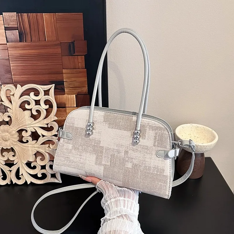 スタイリッシュでシックなファッション女性用おむつバッグエレガントなクロスボディ大容量ヴィンテージレザー高級デザイナーコミューターバッグシンプル