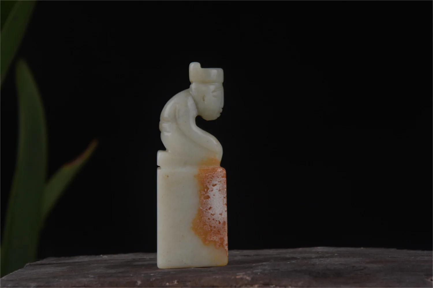 Rare old  Antique He Tian jade the servant on his knees statue ,Free shipping