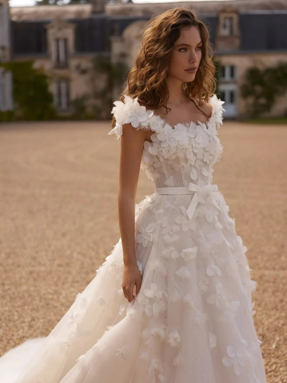 Sparkling Handmade Floral Wedding Dress Exquisite Lace A-line Long Bridal Gown Customized Graceful Tank Sleeve Dresses For Bride