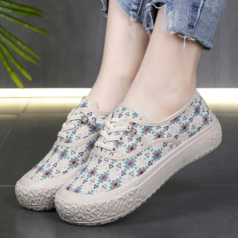 New 2024 lace up canvas shoes for women geometric printed sneaker woman soft plimsolls girls trainers round toe gym sports shoes