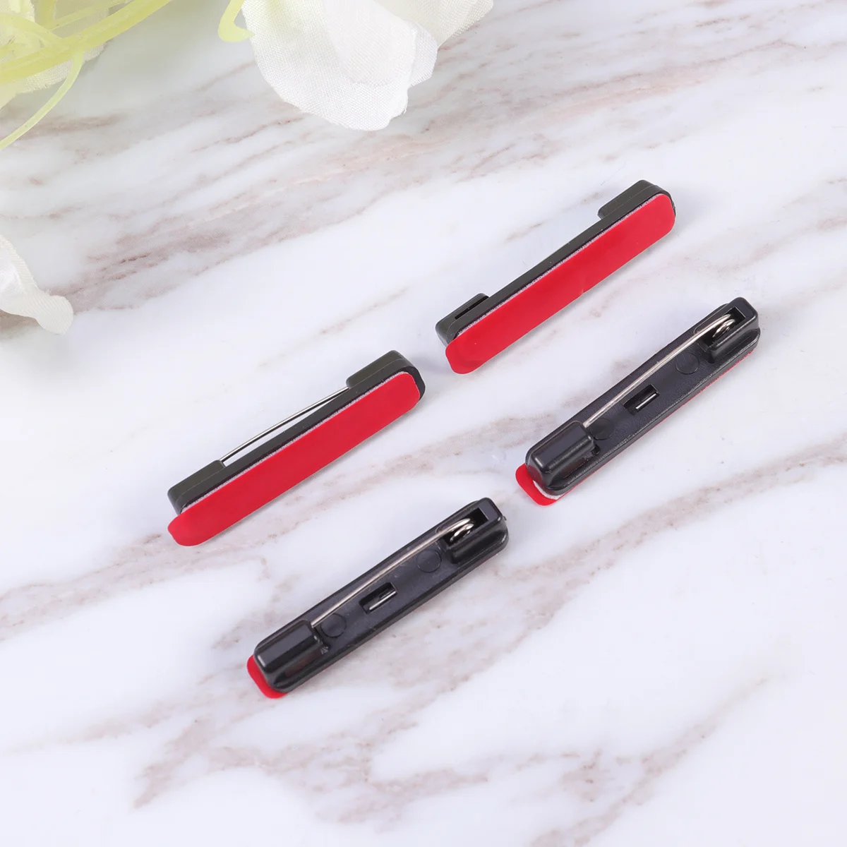 100 قطعة من دبابيس بروش السلامة البلاستيكية باللون الأسود M ظهور لاصق قوي لشارات الأسماء علامات الهوية مشاريع يدوية لا حاجة إلى غراء إضافي