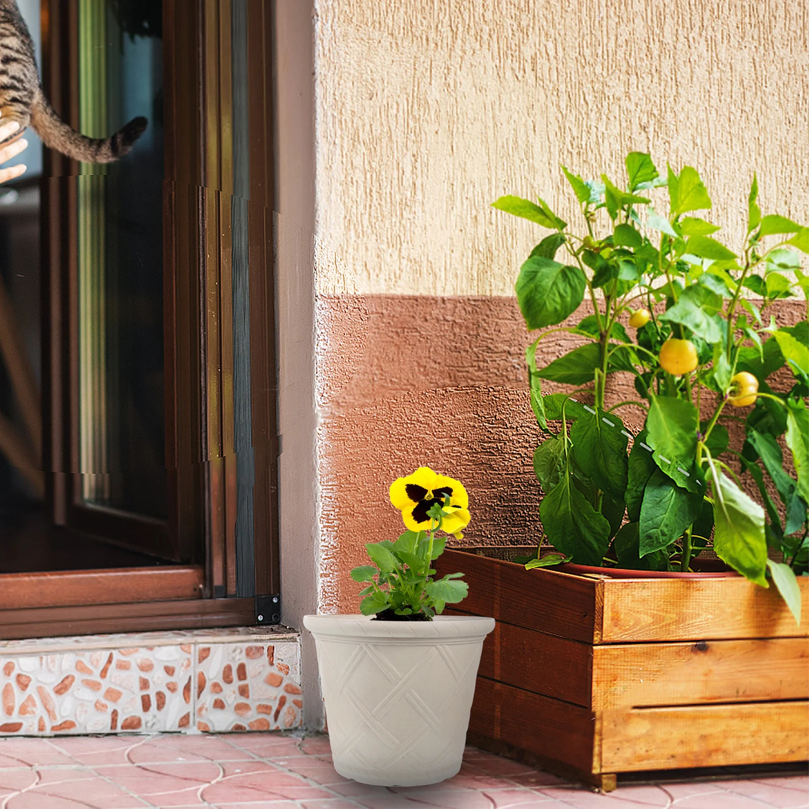 

Rustic Vintage Resin Planter Textured Flowerpot Balcony Outdoor Planter Decorative Durable Lightweight Garden Pot