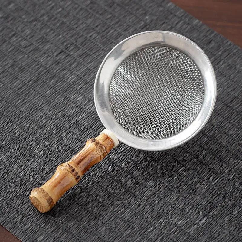 Portable Stainless Steel Tee Sifter Very Fine Mesh Bamboo Handle Tea Strainer Rust-Proof Easy To Clean Food Sifters For Kitchen