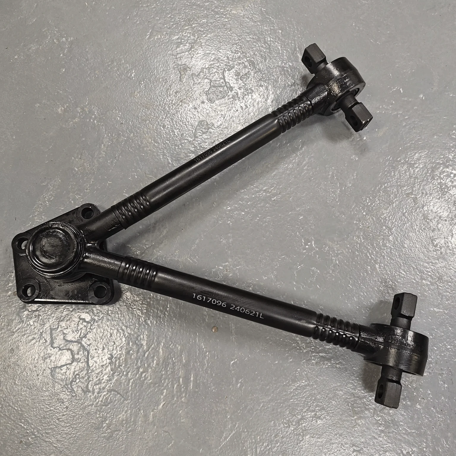 Heavy Duty American Truck Suspension Balance Parts V Strut Torque Bar Bar Thrust Bar