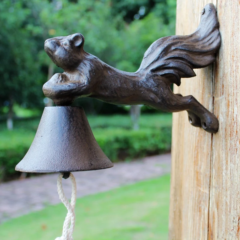 American Country Rustic Iron Doorbell, Cast Iron Squirrel Bell, Manual Front Door Bell, Courtyard Villa Wall-Mounted Decoration