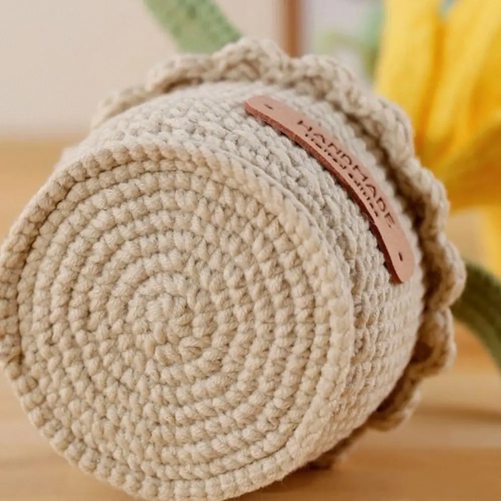 

Creative Handwoven Crochet Flowers Lily Potted Artificial Flowers Realistic Snowflake Yarn Knitted Flower Desktop Decoration