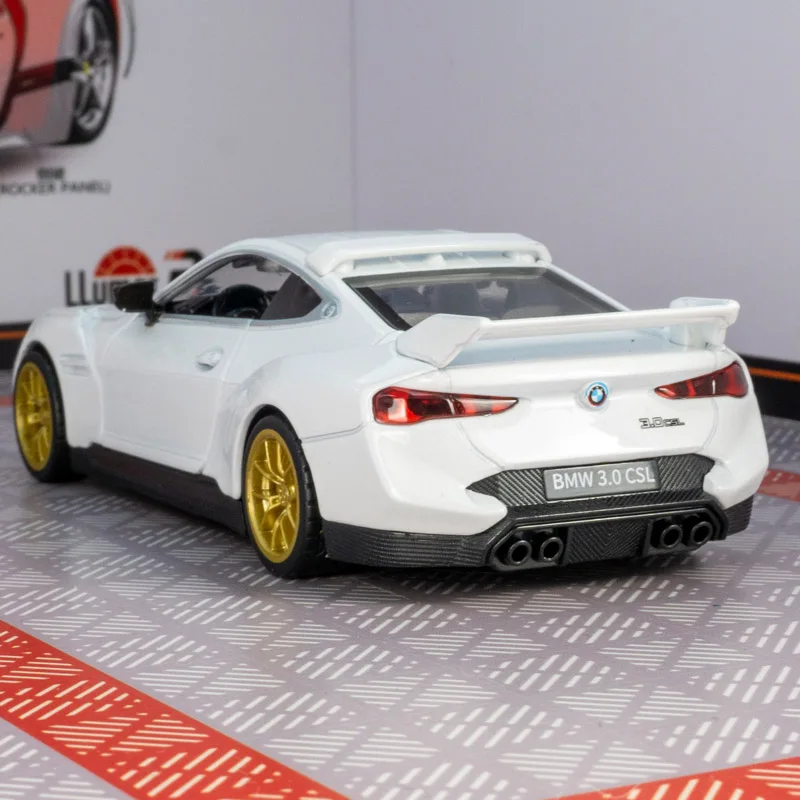1:35 BMW 3.0CSL liga modelo de carro esportivo presente enfeites de carro puxar para trás brinquedos acústico-ópticos presente as portas podem ser abertas de boa qualidade
