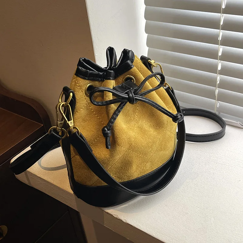 

Retro Black Gray Khaki Brown Drawstring Bucket Bag For Women Autumn Winter Versatile Chain Shoulder Bag Crossbody Party Handbag