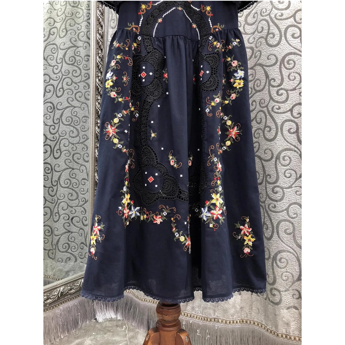 최고급 새 가을 원피스 여성용 전체 자수 꽃무늬 반팔 중간 길이 면마 원피스