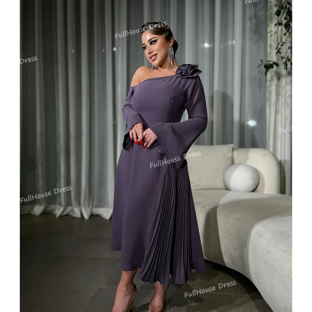 Robe de soirée plissée à plusieurs niveaux sur mesure, asymétrique épaule dénudée, dos nu, longueur thé, manches longues, robe de soirée avec fleurs