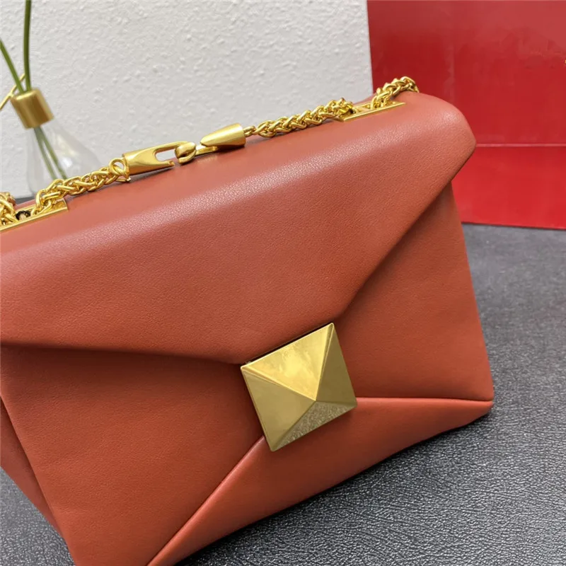 2023 Large Rivet Chain Small Square Bag Fashion One Shoulder Large Capacity Hand-held Diagonal Bag Top Brand Luxury Women\'s Bag