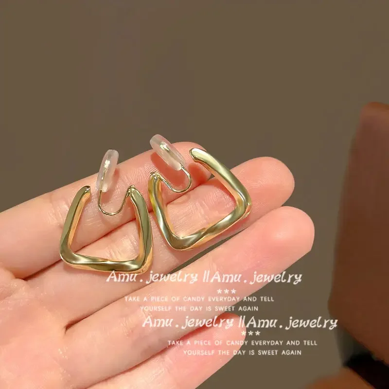 Boucles d'oreilles à clip en forme de C pour femmes, bijoux en métal doré, géométrique, cœur, rond, simple, pas de piercing, nouveau tempérament, 2023