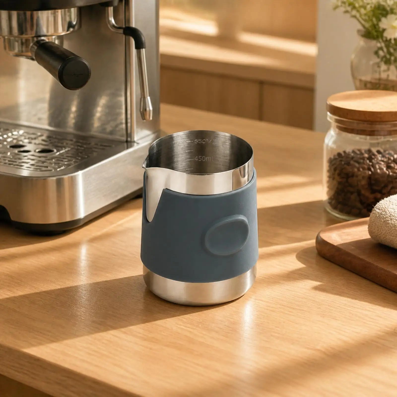 600 Ml Stainless Steel Milk Frothing Pitcher Handleless Handle-Complimentary Milk Pitcher with Silicone Sleeve Jug Food Grade