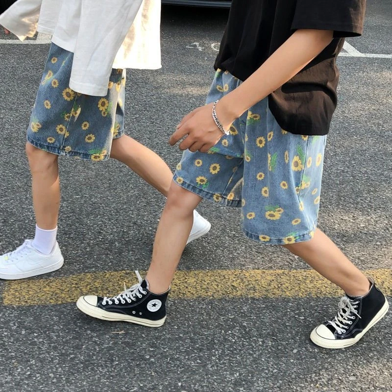 Men's Casual Mid-Length Denim Shorts Light Wash Daisy Design Straight Leg Loose Elastic Waist for Summer Edgy Urban Look