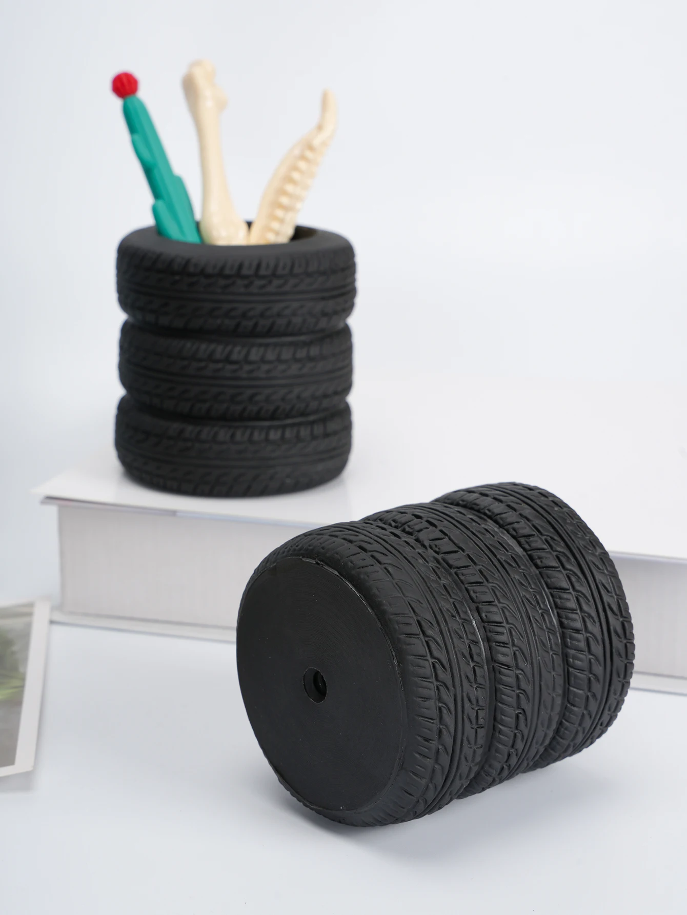 1PC Funny Tire Shaped Office Desk Pen Holder - Plastic, Office Decoration Accessories And Stationery Gifts, Suitable For Boys An