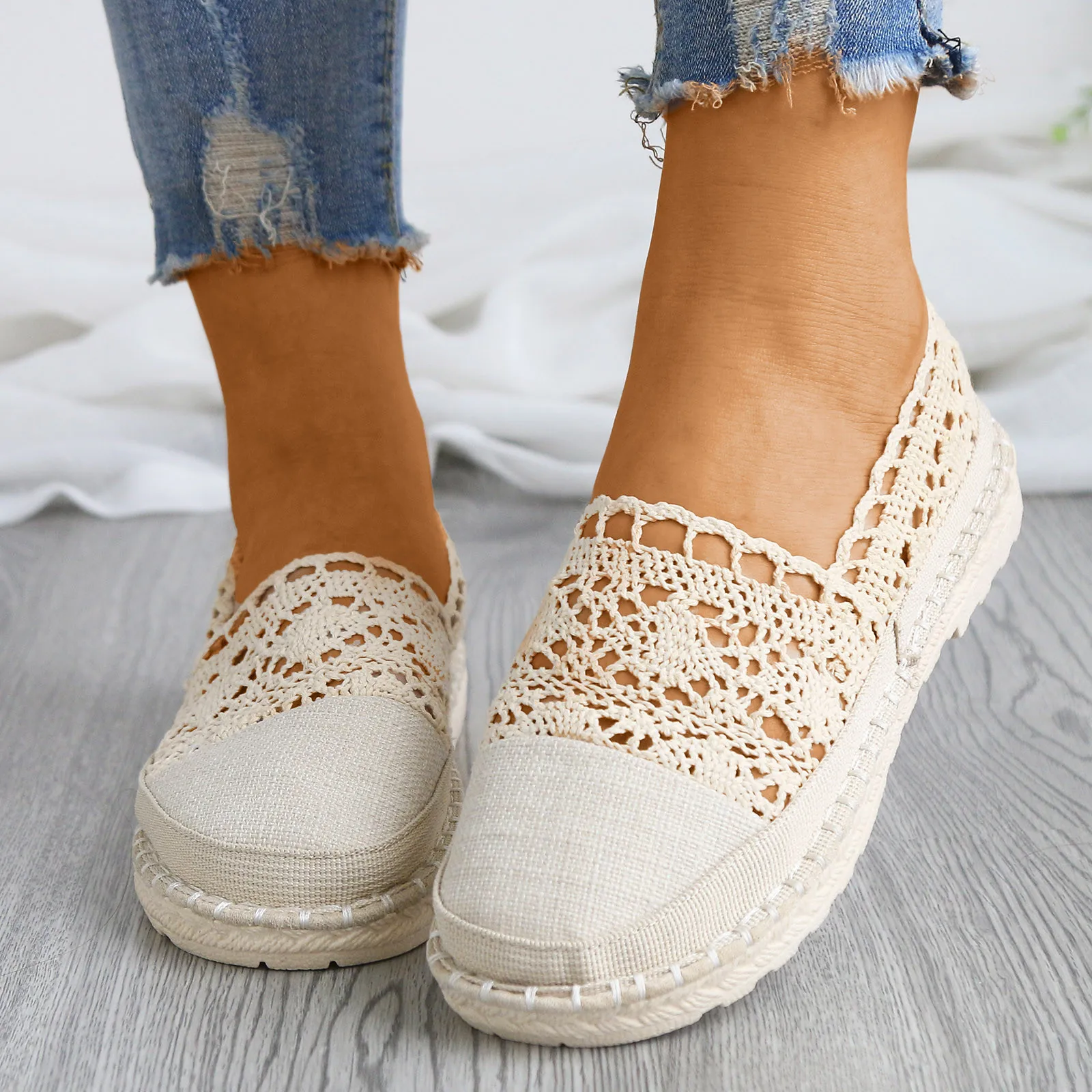 2024 New Lace Hollow Out Breathable Mesh Summer Flats Casual Crochet Bohemia Shoes Platform Sneakers for Women Zapatillas Mujer