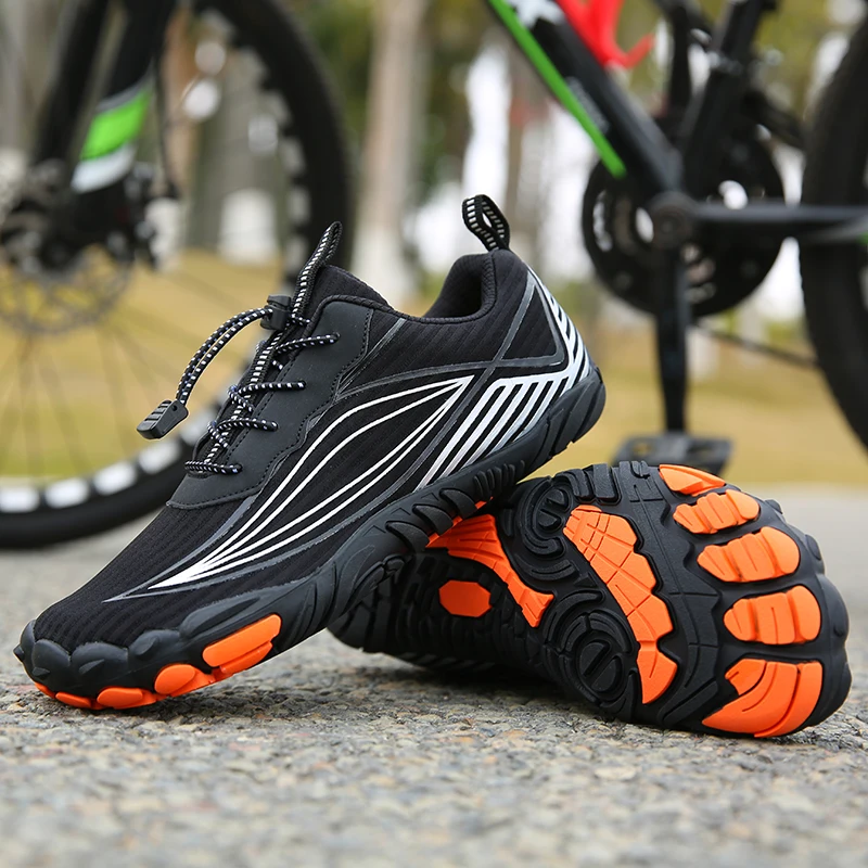 

Comfortable sneakers, lightweight and flexible, ideal for light suburban hiking and short mountain treks