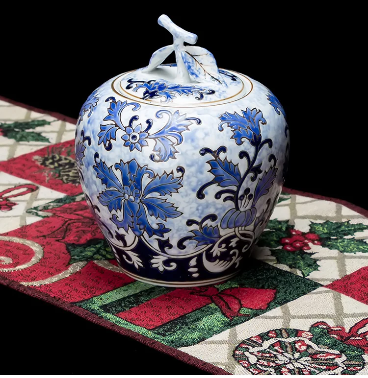 Hand-painted Embossed Butt Jar Storage Ornaments Lid Ceramic Vase Decoration