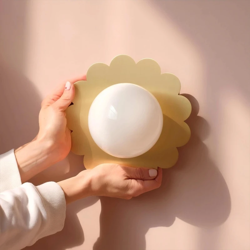 

Настенный светильник Nordic Brass, прикроватный светильник для спальни, декоративный светильник для детской комнаты, гостиной, фоновой стены, светодиодный светильник в форме цветка, декор для дома