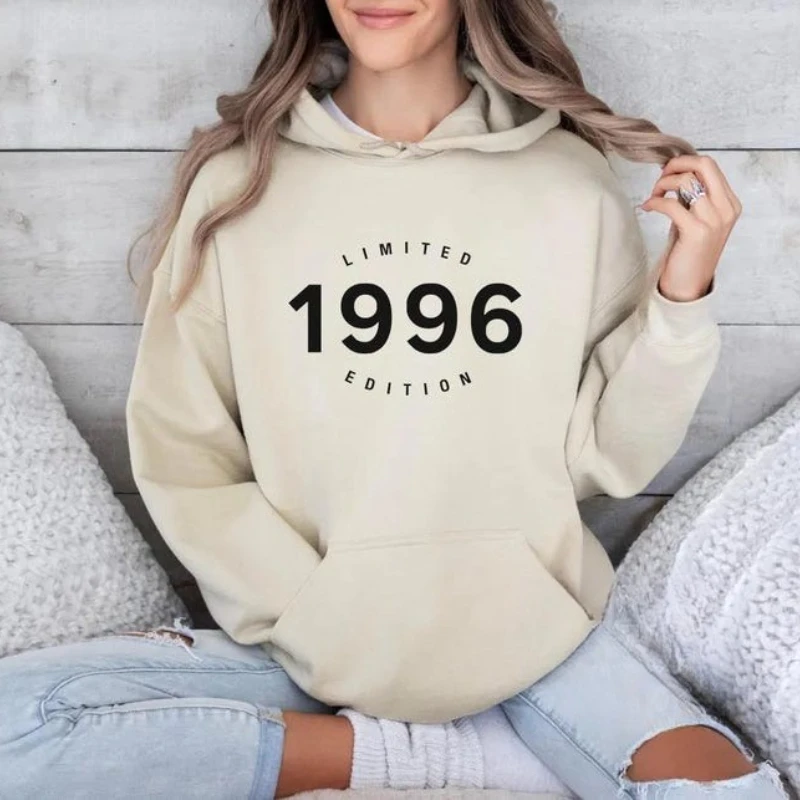 Born in Vintage 1996 Long Sleeve Sweatshirt Keep Warm Retro Matching Hoodies Custom Year Gift Classic 1990s Apparel Pullover
