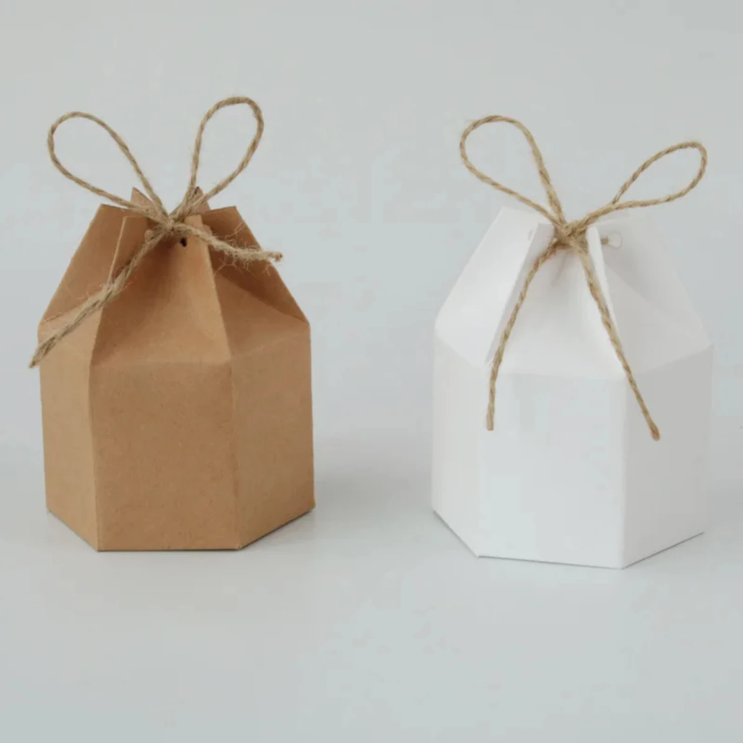 

50pcs Creative Kraft Paper Candy Gift Boxes Lantern Hexagon Shape Wedding Favors Cake Gift Packaging Boxes Dragees Box Bags