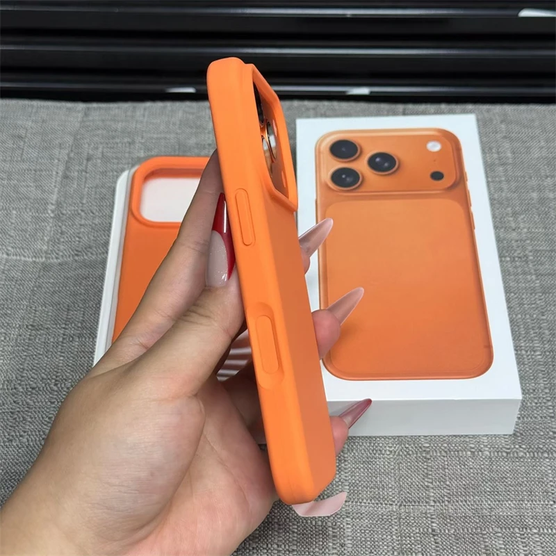 حافظة فاخرة من السيليكون الناعم باللون البرتقالي لهاتف آيفون 17 برو ماكس 17Pro ملمس مريح مدمج في غطاء حماية متدفق #3