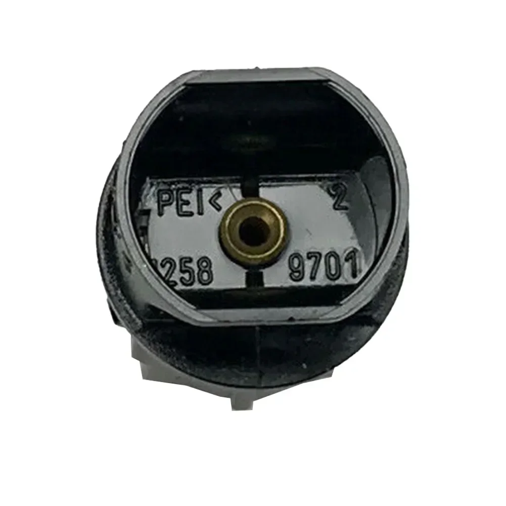 1 Stücke Schwanz Hinten Lampenfassung Für BMW 3 5 7 Serie X6 Z4 E65 E66 F30 F31 63117407330   Ersatzzubehör