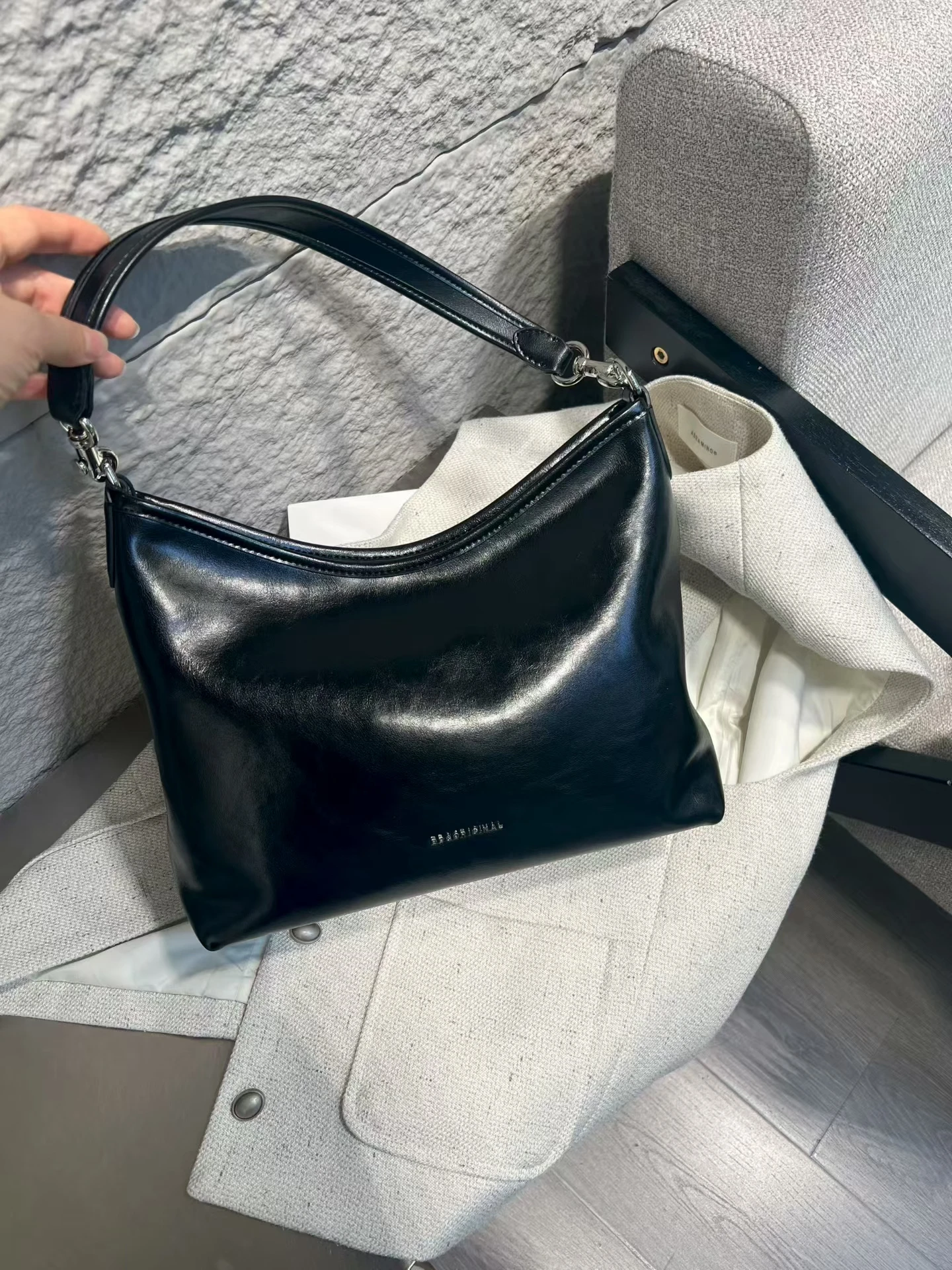  Women's Underarm Bag Top Layer Oil Wax Cowhide Large Capacity Bag Spring 2026 Fashion Square Shape Single Shoulder