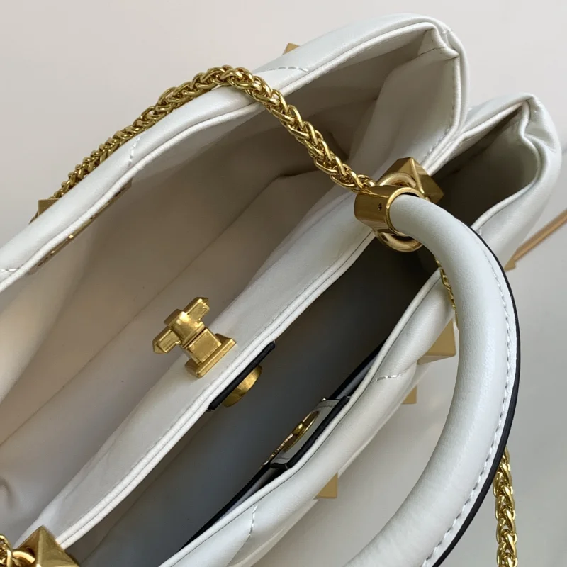 2024 Fashion Shoulder Diagonal Black Leather Bag Sheep Rivets Bag Women Real Leather Chain Handbag Large Capacity Bucket Bag