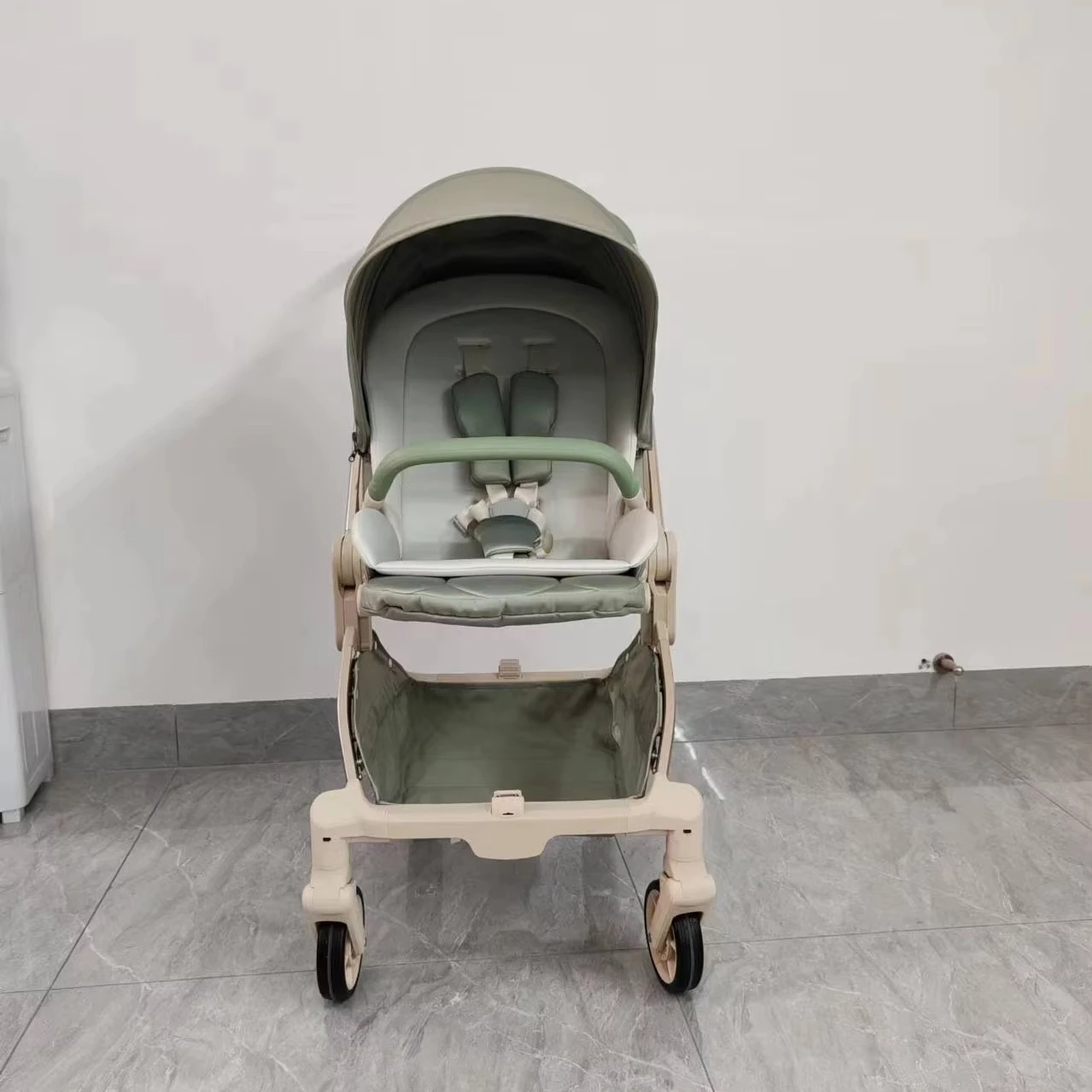 Lichtgewicht aluminium kinderwagen met vier wielen Universele opvouwbare kinderwagen Omgekeerde handgreep 3 jaar + EVA-babyaccessoires Nieuw