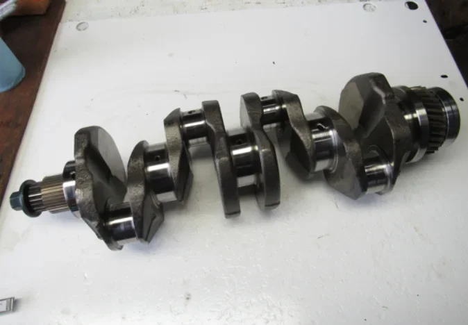Crankshaft 1J700-23010 Fit for V2607 V2607T Kubota Engine Parts