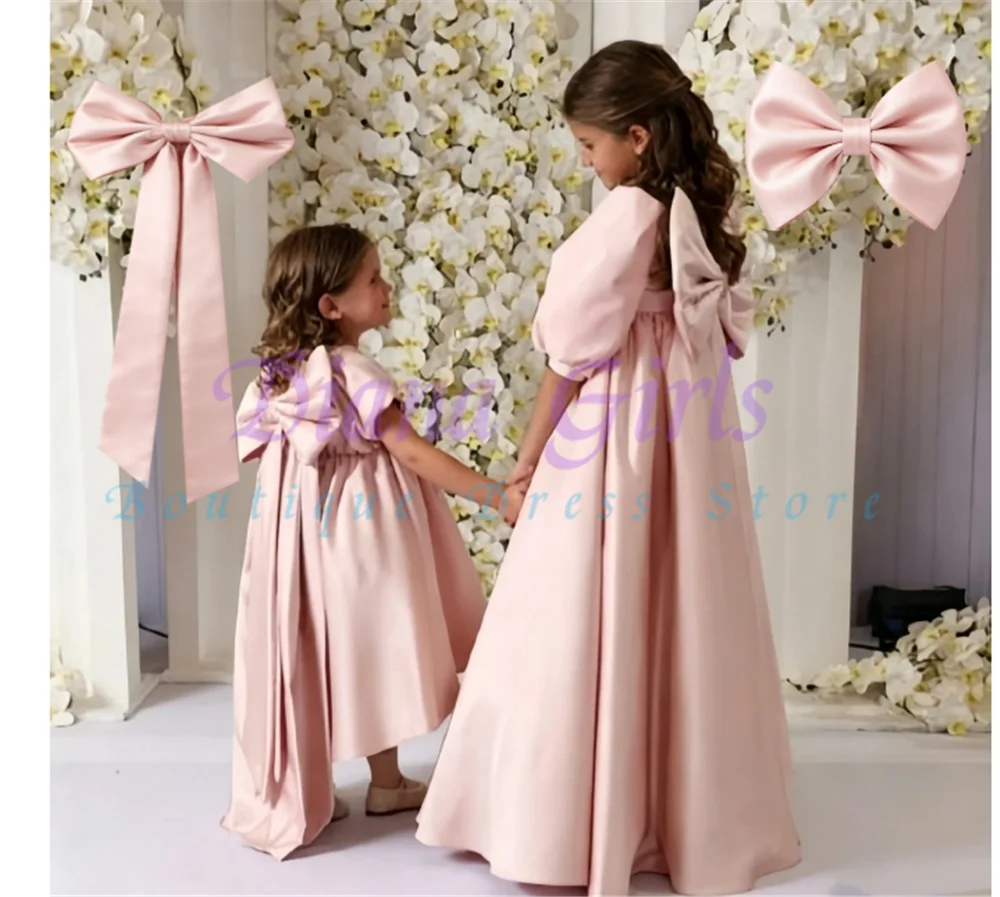 Anpassbares Elegantes Blumenmädchenkleid aus Hochwertigem Rosa Satin mit Flauschiger Großer Schleife für Kinder-Hochzeiten, Geburtstagsfeiern und Abendballkleider – Detail 2