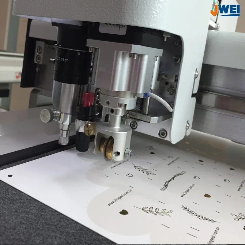 automatically cutting machine with sheet auto feeder  JWEI LST-0604-RM flatbed cutter