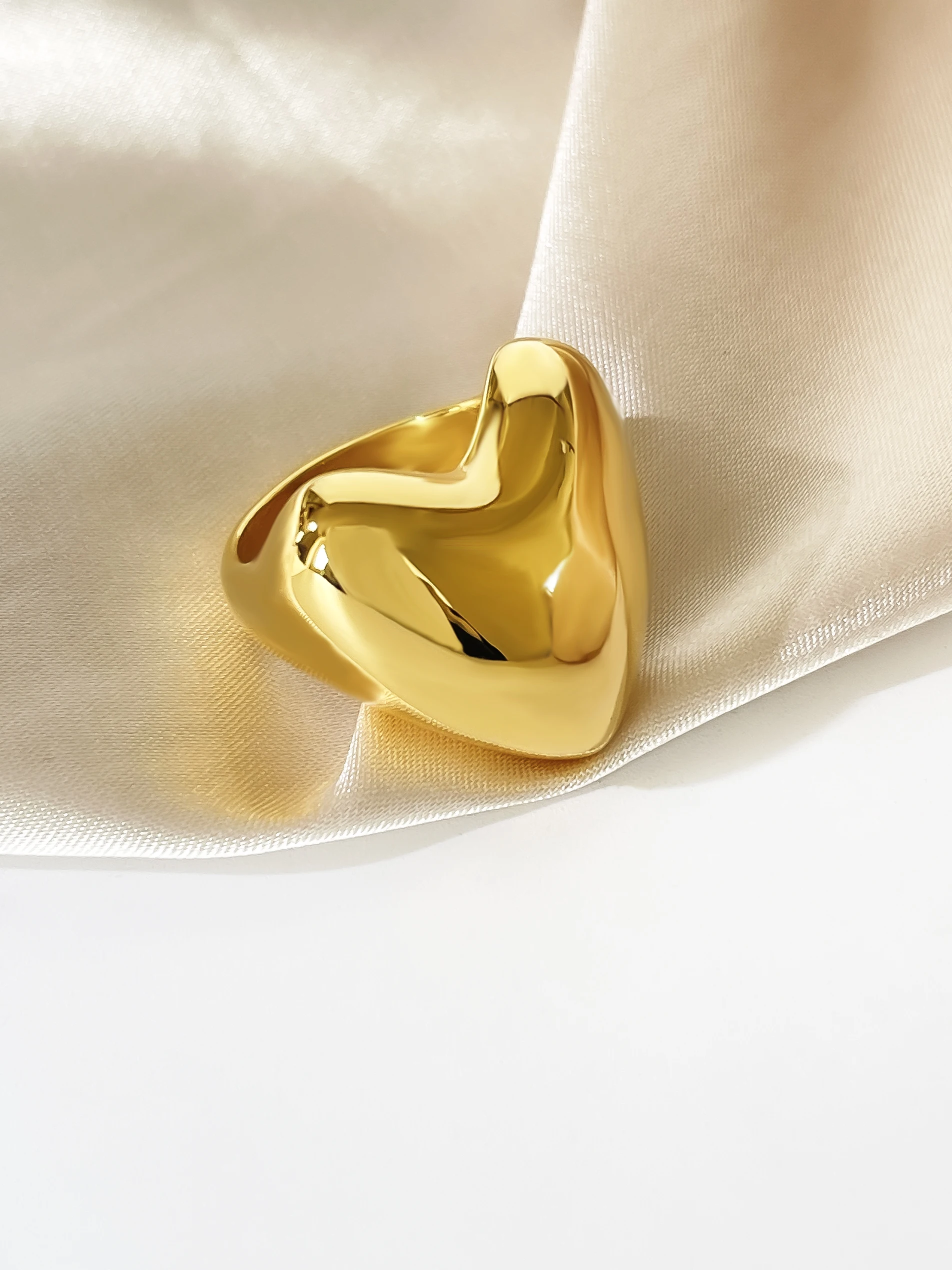 GHIDBK Stainless Steel 18K Gold Pvd Plated Chunky Heart Signet Ring Jewelry for Women Free Tarnish Statement Dome Rings Trend