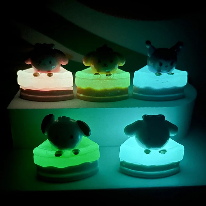 Minifiguras luminosas en miniatura de micropaisaje Sanrio, accesorios de jardín de hadas, decoración del hogar que brillan en la oscuridad, 1 unidad