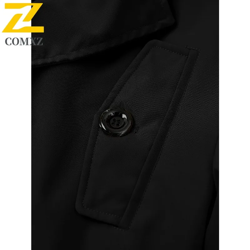 เสื้อโค้ทเทรนช์โค้ททรงหลวมสไตล์ลำลองสำหรับวัยรุ่นชาย COMXZ รุ่นอเนกประสงค์ ติดกระดุมแบบปกเสื้อ มีกระเป๋าหลายช่อง น้ำหนักเบา กันลม เหมาะสำหรับกิจกรรมกลางแจ้ง ปี 2025