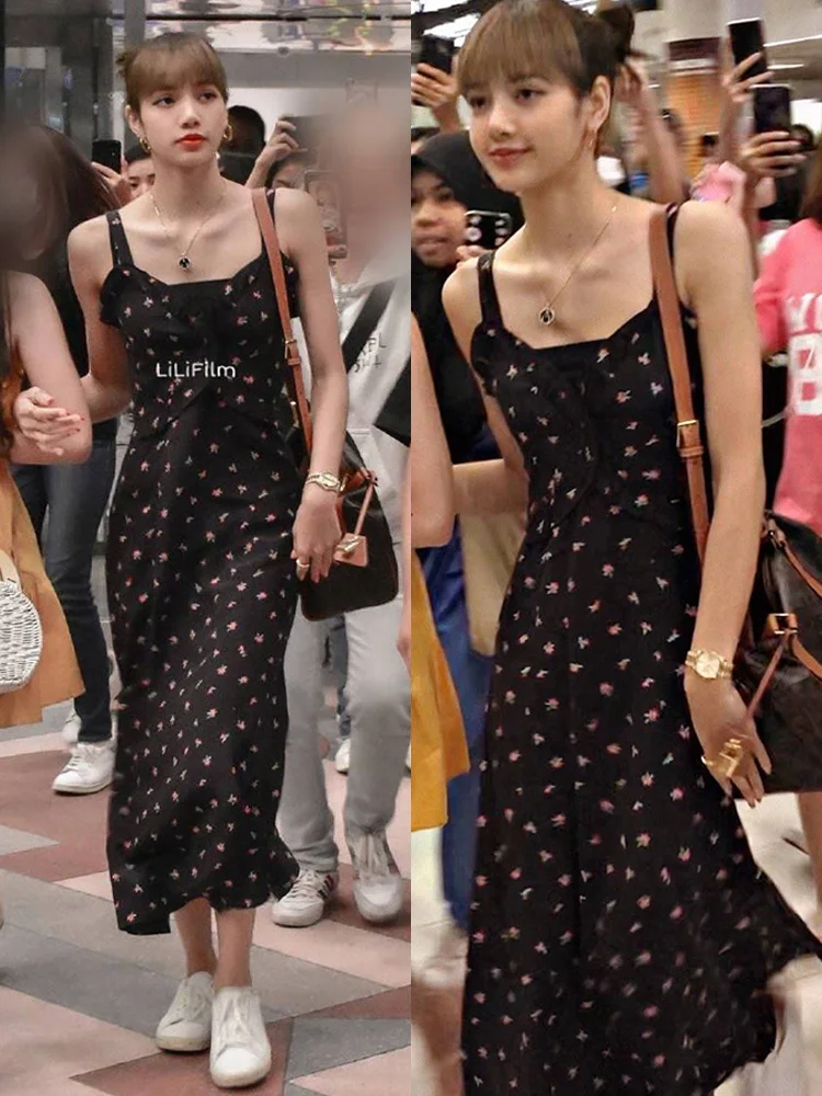 

Rouje loves Lisa so much, the same black floral camisole dress with a high waist and slim temperament. Open back chiffon long