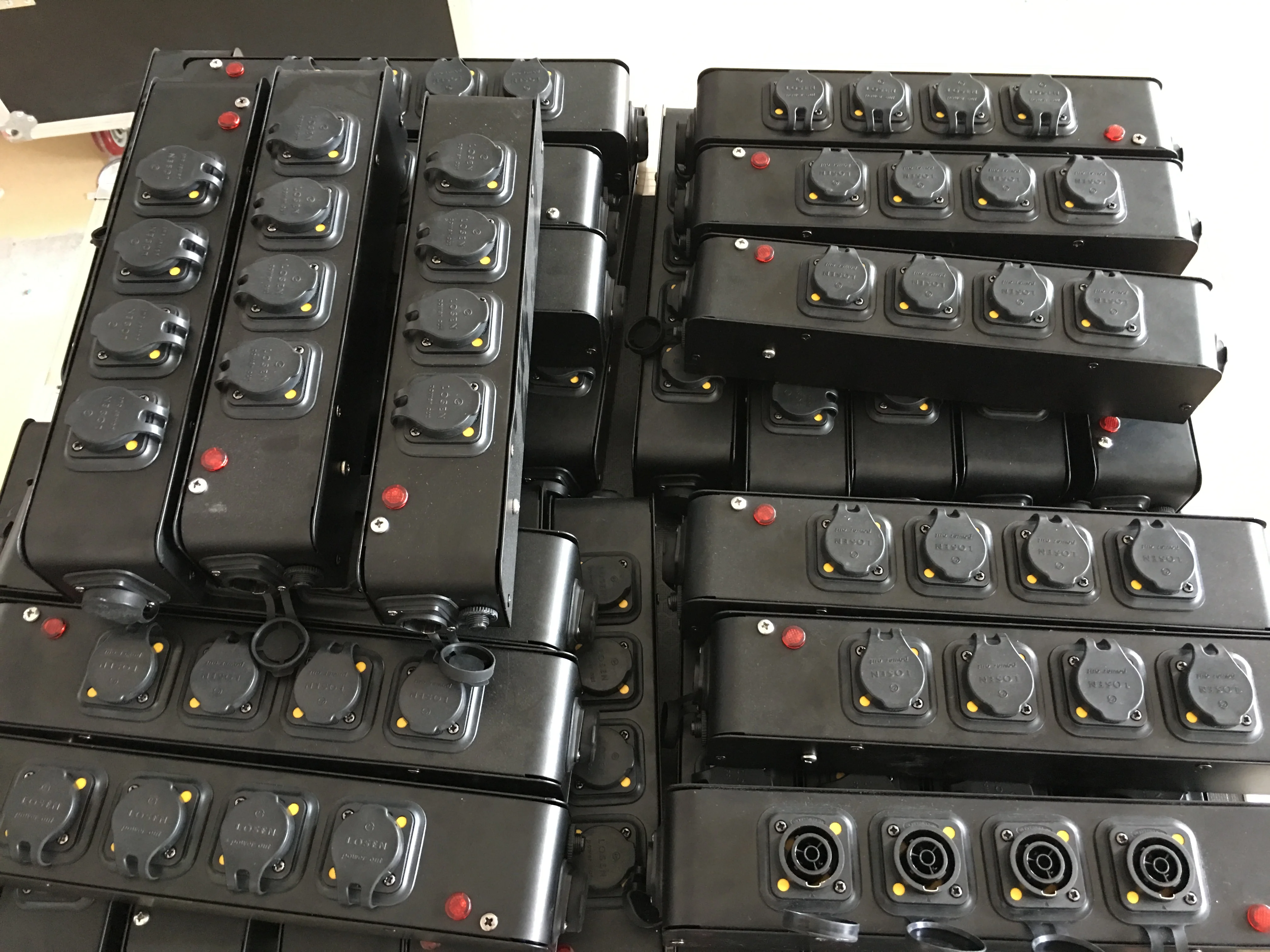 Poweron true box Waterproof Equipment 230V With Powercon Inlet And Outlet Box For Stage Lighting