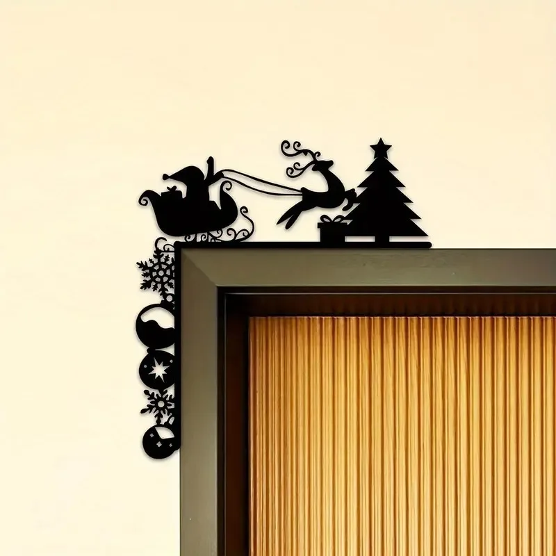 そり、トナカイ、雪だるまのモチーフが描かれた黒仕上げの鉄製壁掛け飾り、エレガントな装飾的な縁飾り付き、20cmのクラシックモダンな装飾品です。