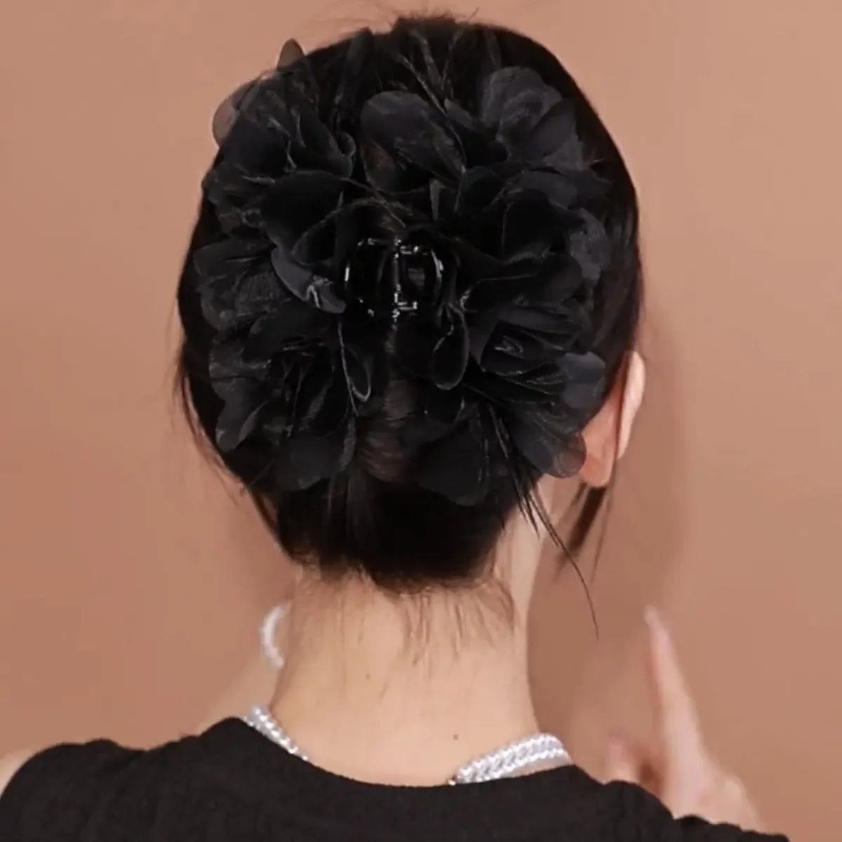

Female Black Fluffy Flower Black Hair Claws Ladies Noble Temperament Party Hairpins Hair Clips Hair Accessories for Women