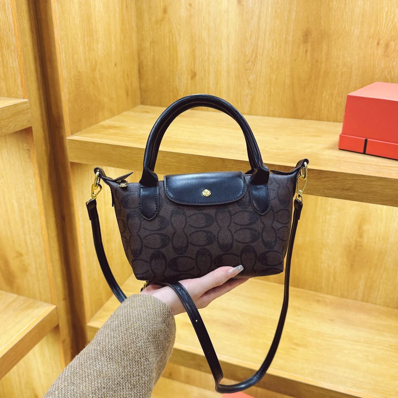 حقيبة نسائية 2025 حقيبة كروس كلاسيكية للنساء حقيبة يد فاخرة مصممة حقيبة كتف عالية الجودة حقيبة طباعة حروف عصرية