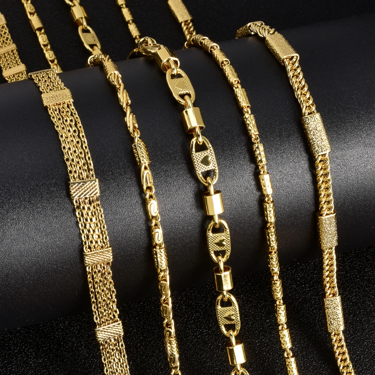 Luxuriöse 18 Karat vergoldete Kettenhalskette für Männer und Frauen, trendiger dicker kubanischer Gliederschmuck, strukturiertes Design, Statement-Geschenk