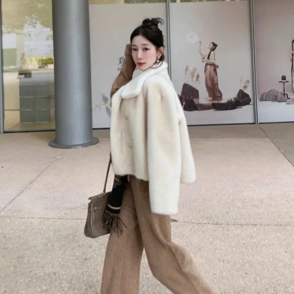 عالية الجودة تقليد المنك المخملية للنساء الخريف والشتاء 2025 قصيرة الفراء أبلى موضة أبلى سترة أبلى Wh32