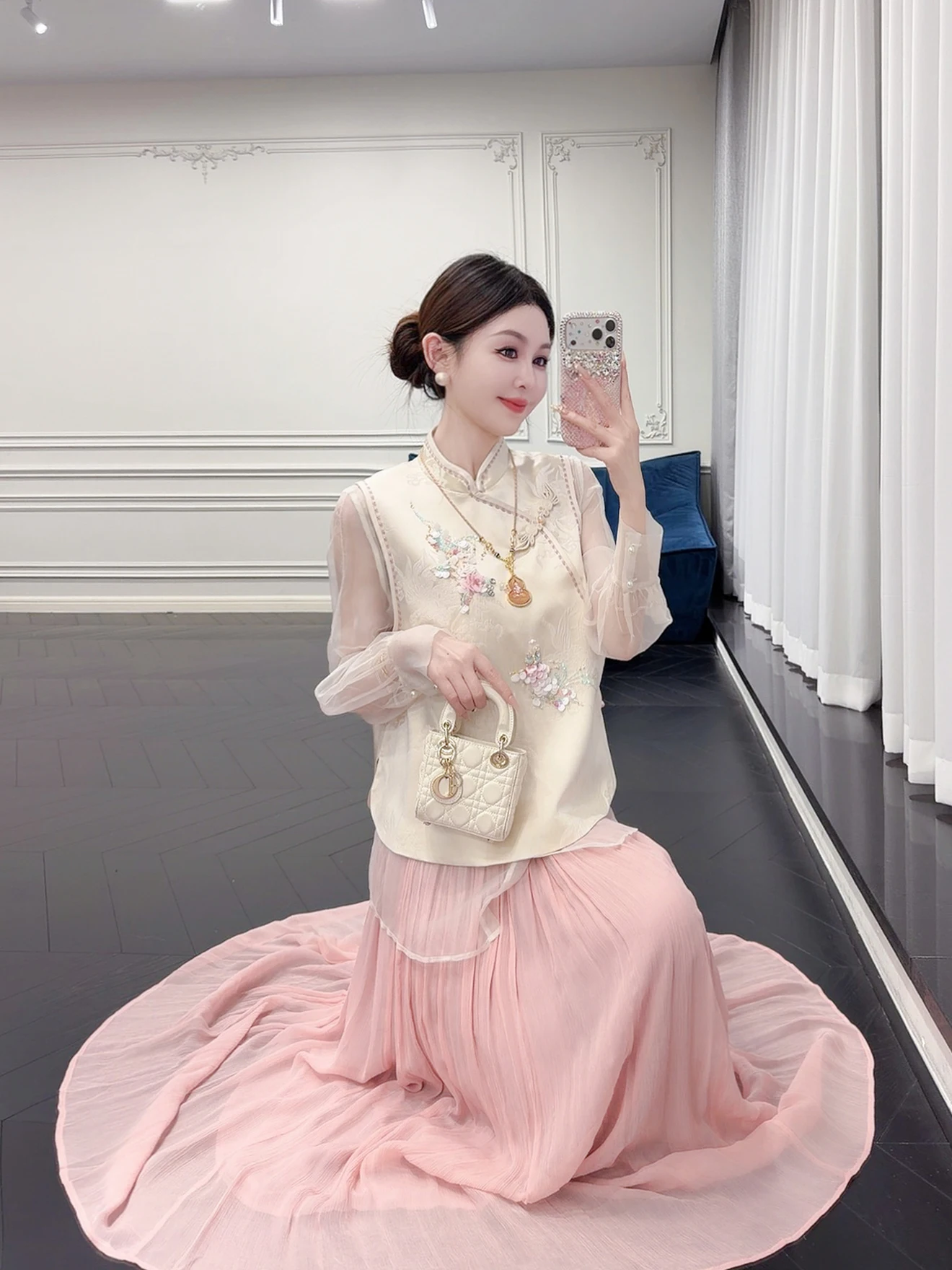 

Топ без рукавов Yuxiao Yaochi с вышивкой шелковой нитью и 3D-узором в виде карпа, весна 2026, повседневный, без рукавов