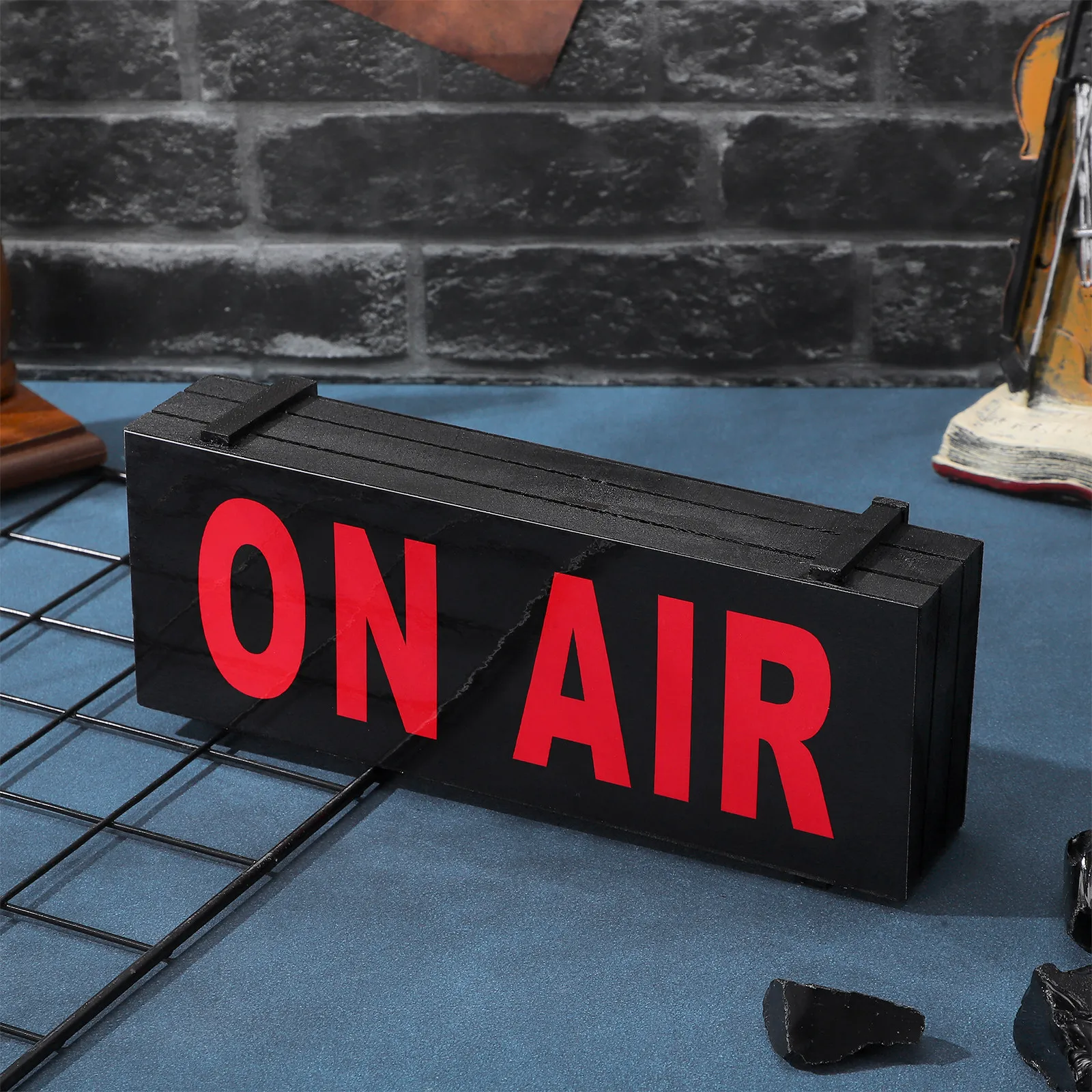 

Battery Operated LED on Air Sign Light Compact Portable Recording Warning Sign for Studio Office Cafe Bar Hotel Display Case