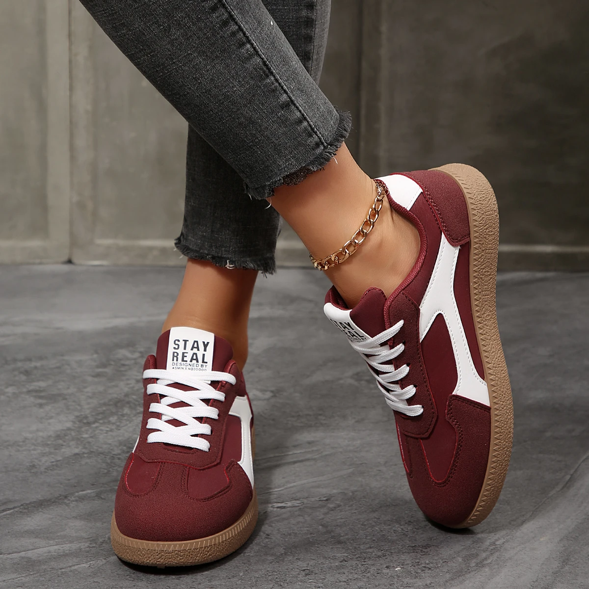 2026 Herbst Damenmode Wildleder-Sneaker mit Doppelschnallen-Metalldetails Leichte Atmungsaktive Bequeme Freizeitschuhe – Detail 8