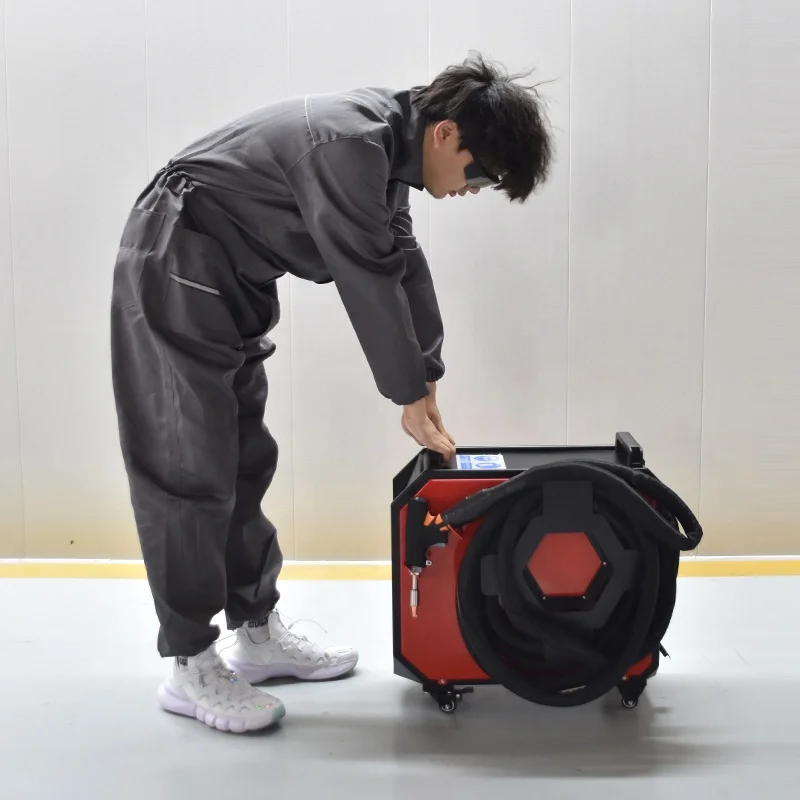 

Портативный волоконный лазерный сварочный аппарат 1500 Вт/2000 Вт для металла, алюминия и нержавеющей стали, гарантия 2 года