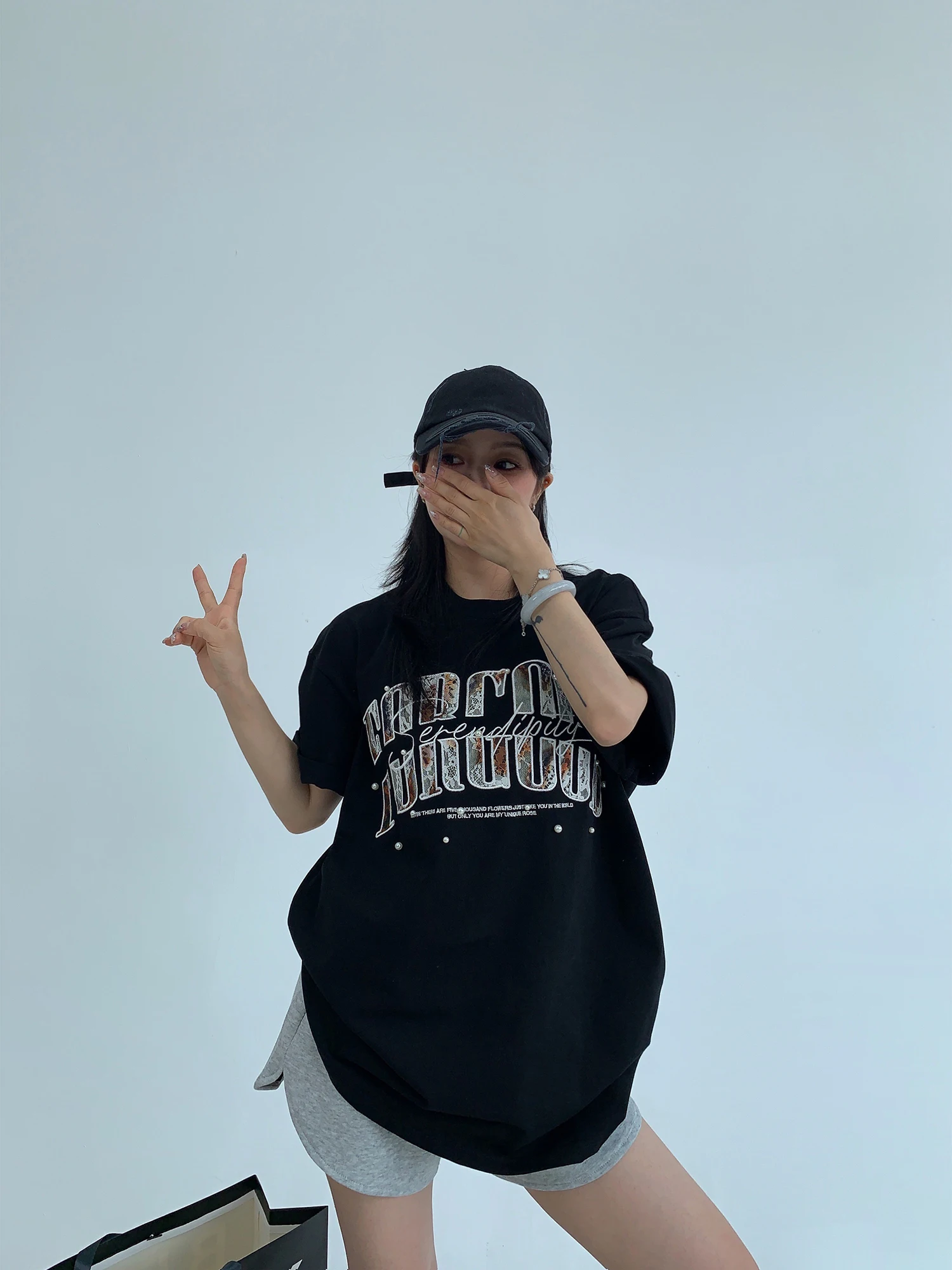 

Летняя футболка свободного кроя, женская повседневная уличная хлопковая футболка ort Sve с вышивкой в стиле пэчворк, перламутровые бусины, винтажное ощущение...