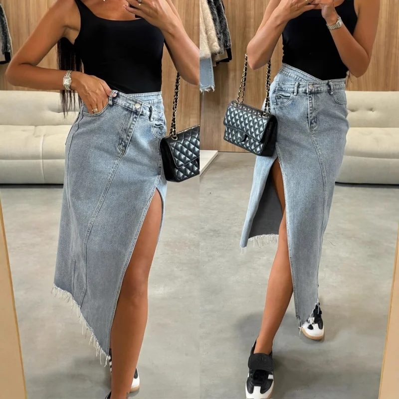 

Эластичная женская асимметричная юбка с разрезом и потертым подолом